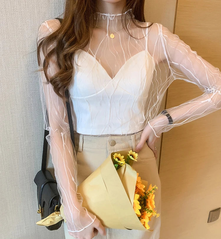 Blusinha elegante de renda manga longa