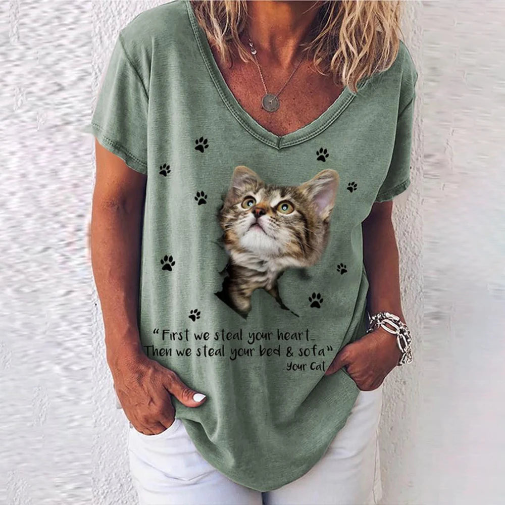 Camiseta gola v com estampa de gato